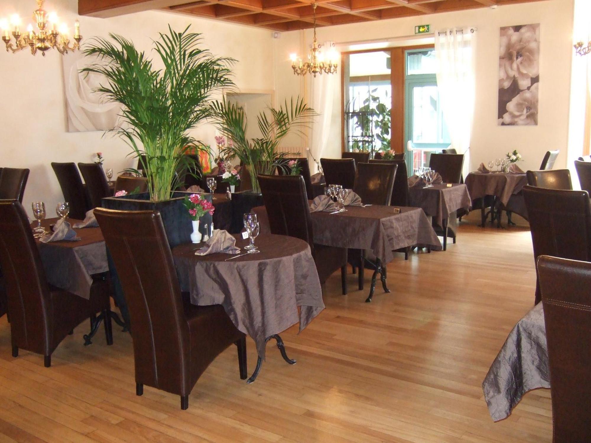 Logis L'Ecu De France Hotel Mauriac  Luaran gambar