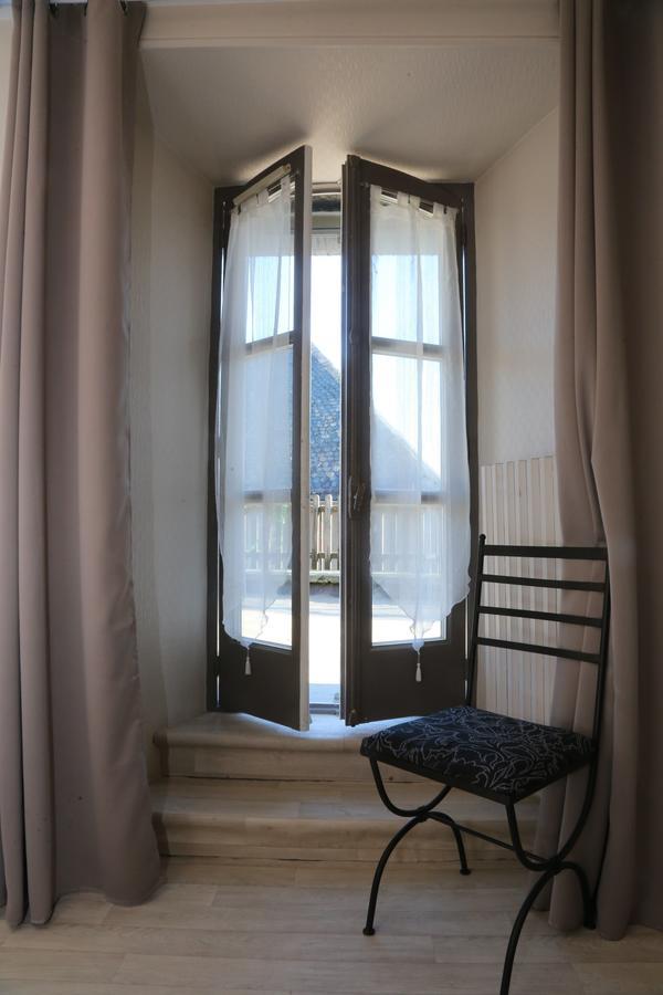 Logis L'Ecu De France Hotel Mauriac  Luaran gambar
