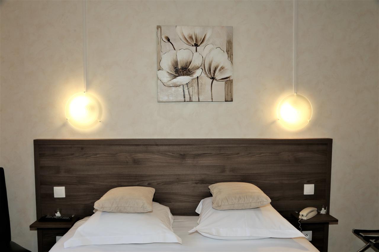 Logis L'Ecu De France Hotel Mauriac  Luaran gambar