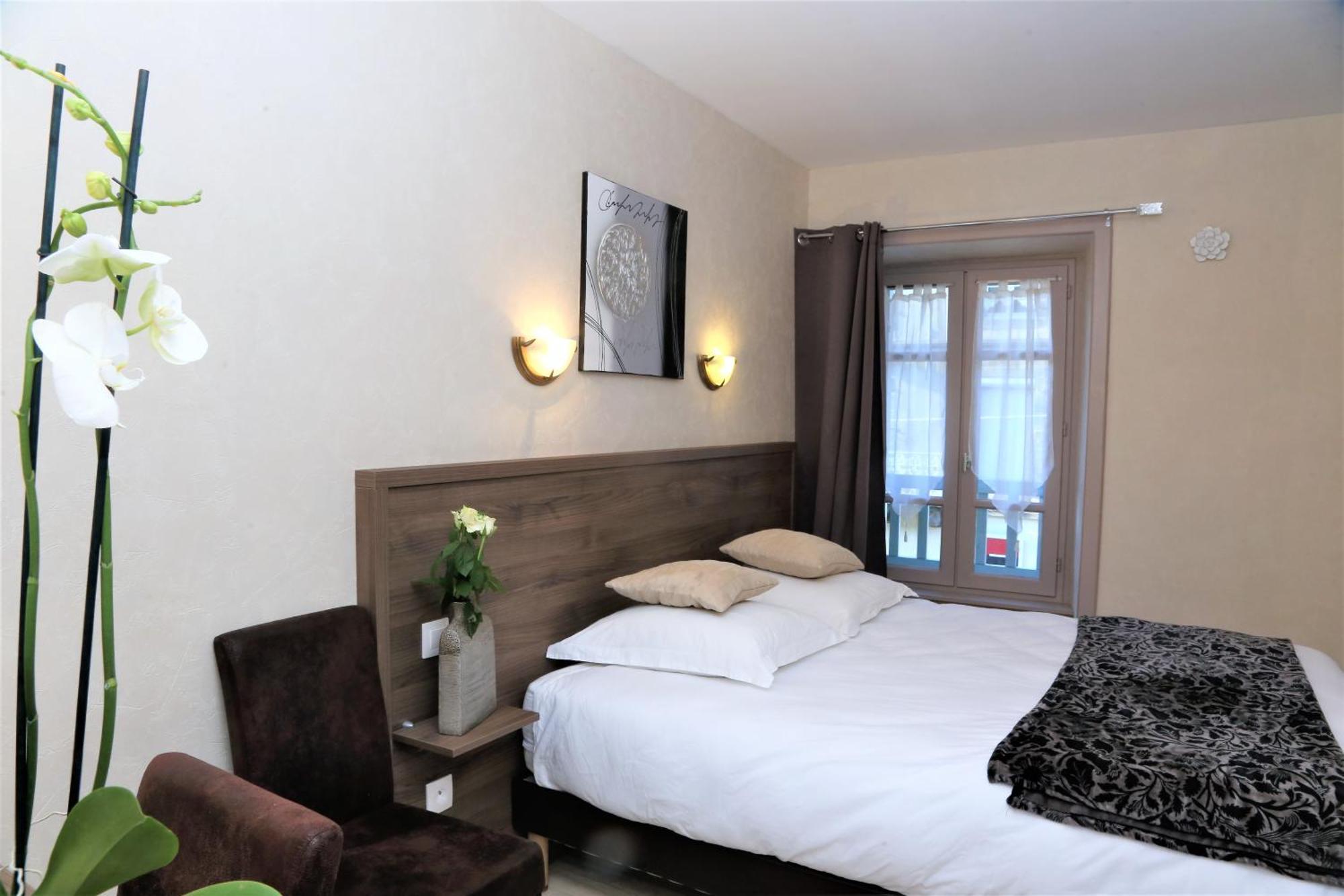 Logis L'Ecu De France Hotel Mauriac  Luaran gambar