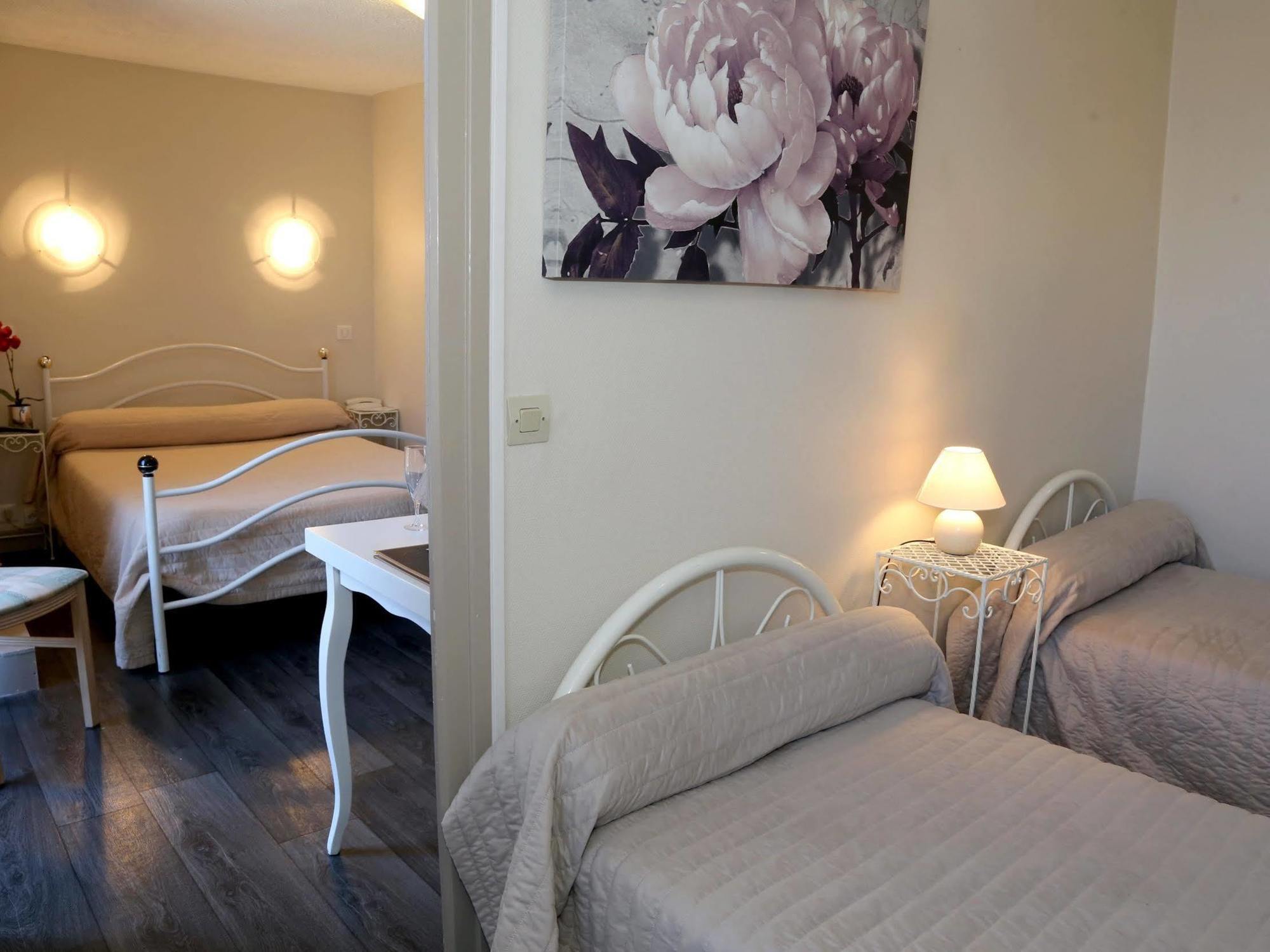 Logis L'Ecu De France Hotel Mauriac  Luaran gambar