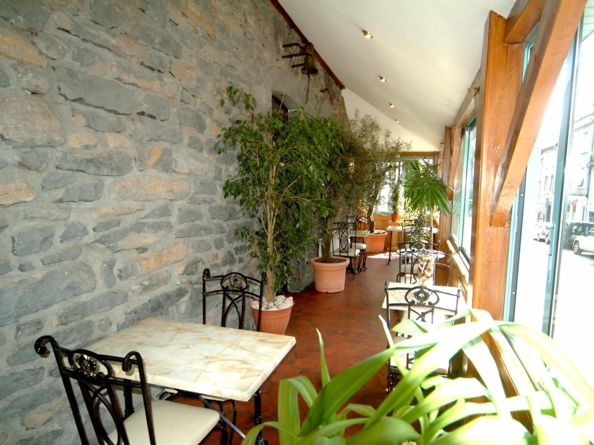 Logis L'Ecu De France Hotel Mauriac  Luaran gambar
