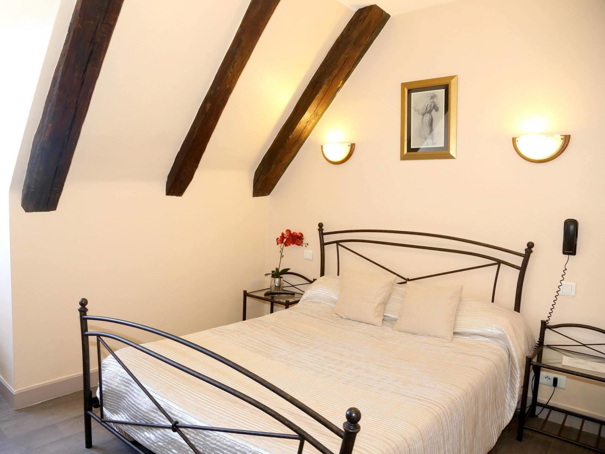 Logis L'Ecu De France Hotel Mauriac  Luaran gambar