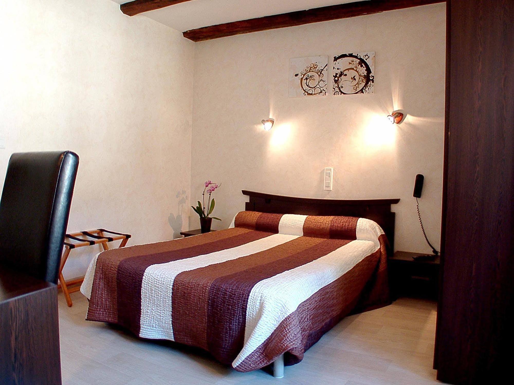 Logis L'Ecu De France Hotel Mauriac  Luaran gambar